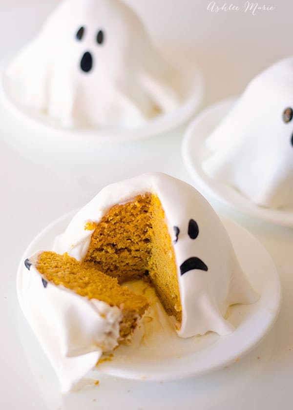 Mini Ghost Pumpkin Cakes