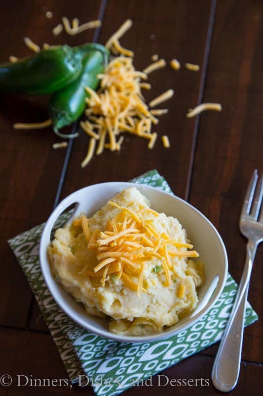 Jalapeno Cheddar Mashed Potatoes {Dinners, Dishes, and Desserts}