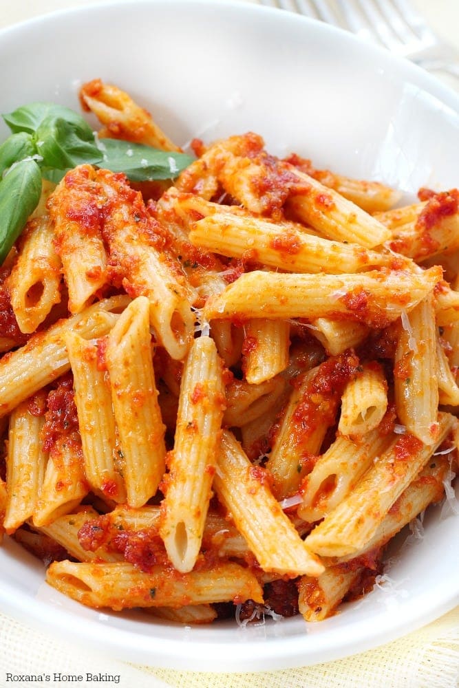 15 minutes sun dried tomato pesto penne {Roxana's Home Baking}