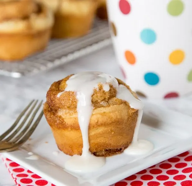 Cinnamon Roll Muffins - the taste of a thick and gooey cinnamon roll in a quick and easy muffin. Ready in about 30 minutes, topped with a vanilla glaze, and perfect for breakfast!