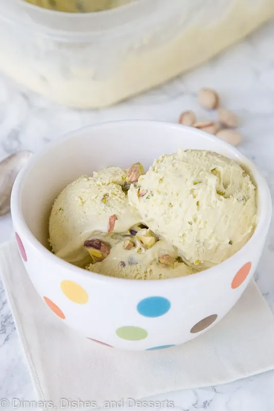 A bowl pistachio ice cream 