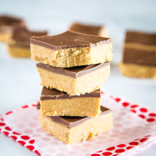 No Bake Peanut Butter Bars - Just 5 simple ingredients and 10 minutes and you can have bars that taste like homemade peanut butter cups! The perfect easy dessert to make any day of the week!