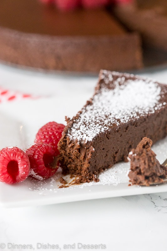 easy flourless chocolate cake with berries