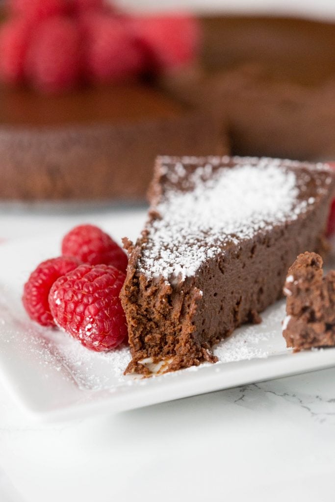 Flourless chocolate cake with bite