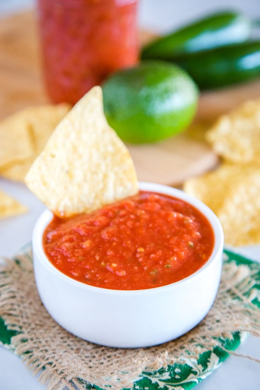Chili's restaurant copycat salsa - so easy to make and a great snack to have on hand.