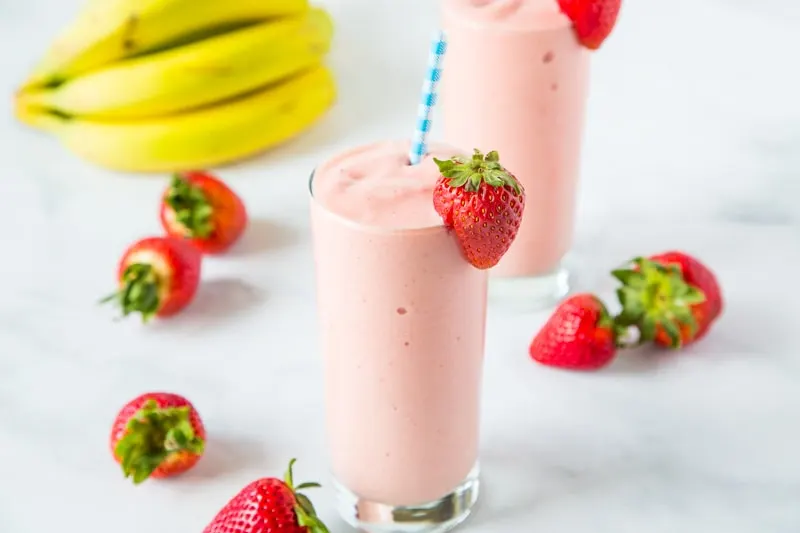 Strawberry Pineapple Smoothie - An easy and refreshing smoothie you can make in just minutes.  A homemade version of the Jamba Juice Aloha Smoothie that is perfect for snacking or breakfast.