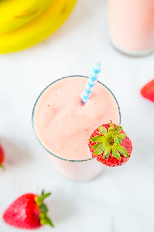 An easy strawberry smoothie with pineapple and banana