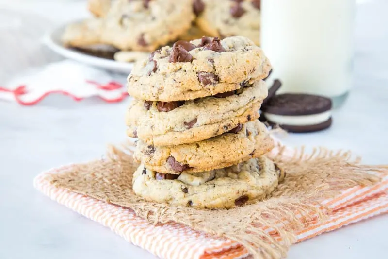 Oreo Pudding Cookies - Pudding mix makes for super thick, soft, and chewy cookies.  And using Oreo pudding means you get that cookies and cream flavor in every single bite! 