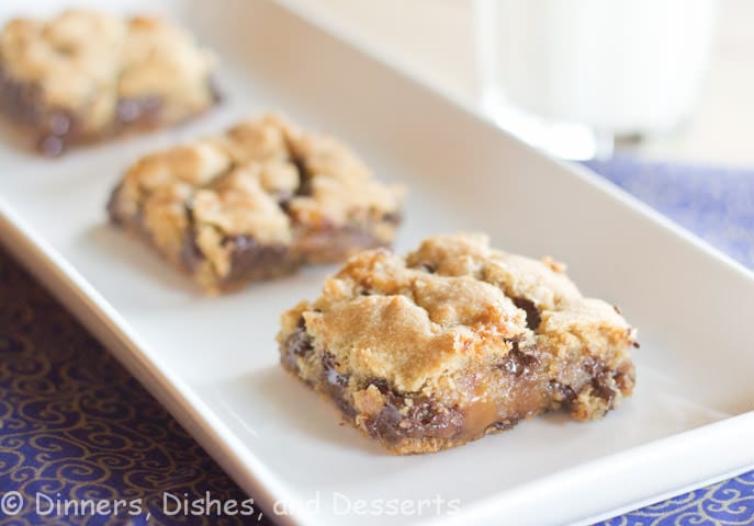 biscoff caramel cookie bars on a plate
