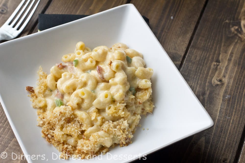 jalapeno bacon mac n cheese on a plate