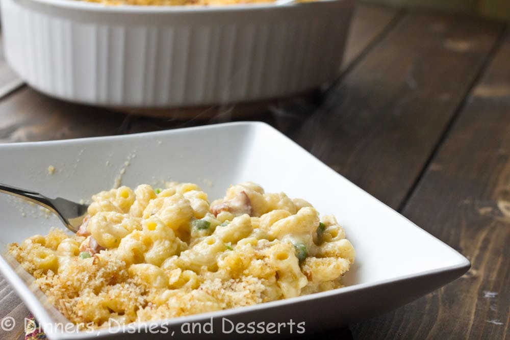jalapeno bacon mac n cheese on a plate