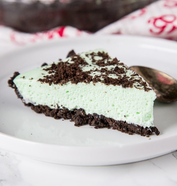 Grasshopper Pie - A light and creamy pie. Chocolate cookie crust, with a creamy mint filling.  Super easy no bake pie that is great for the holidays.