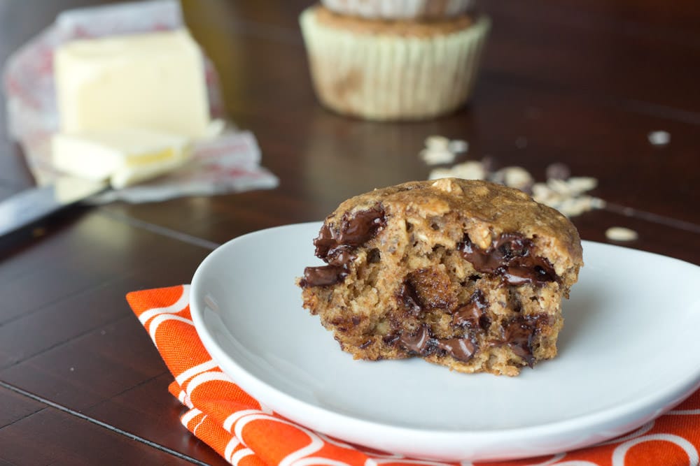 Oatmeal Chocolate Chip Muffins - a healthier muffins with whole wheat flour and no oil that tastes like you are eating and Oatmeal Chocolate Chip Cookie!