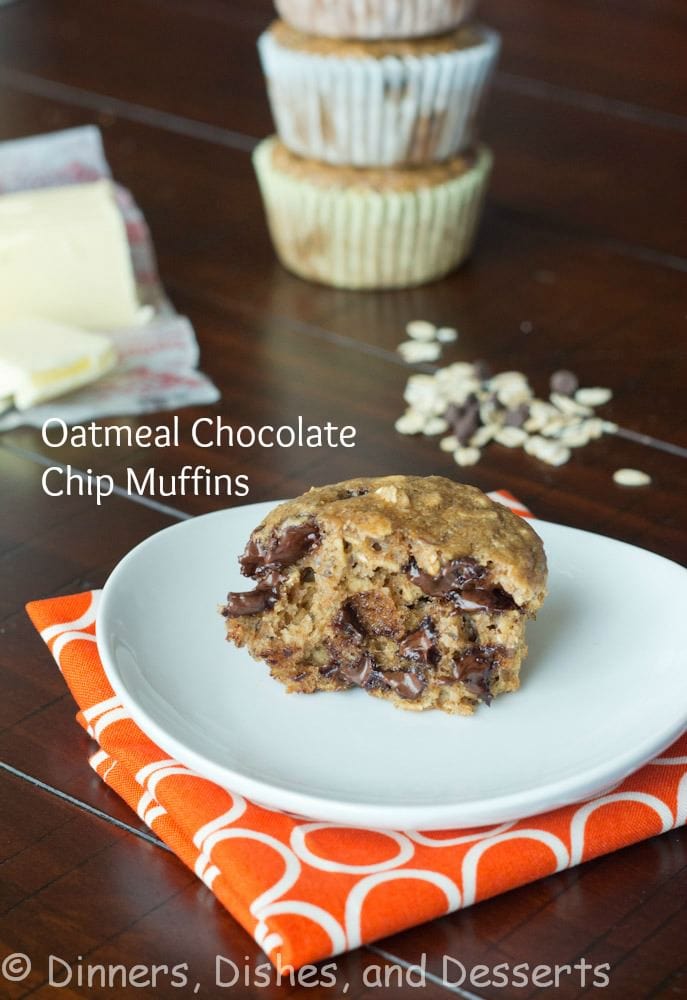 Oatmeal Chocolate Chip Muffins - all the taste of an oatmeal cookie in a healthy muffin