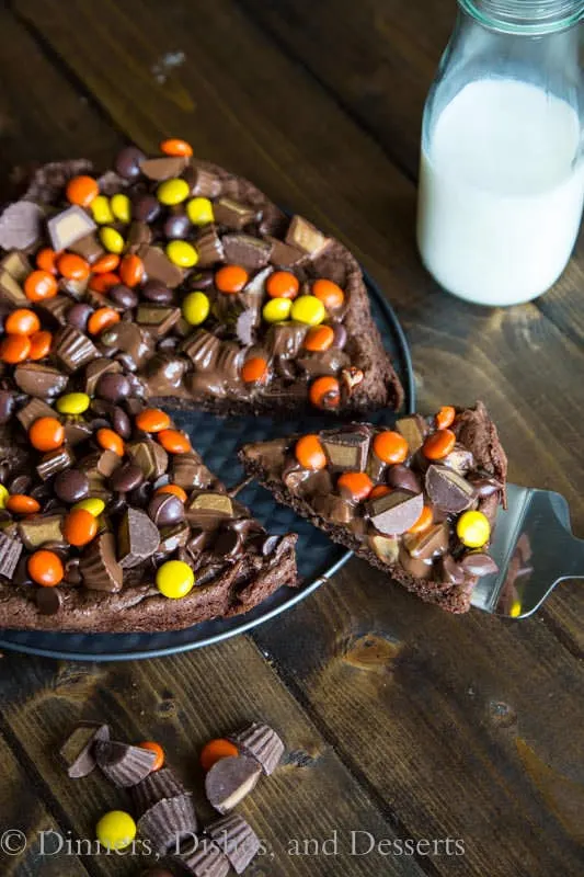 peanut butter brownie pizza on a plate