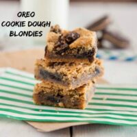 oreo cookie dough blondies on a napkin