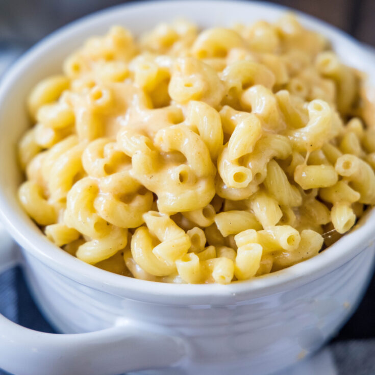Close up of a bowl of mac and cheese