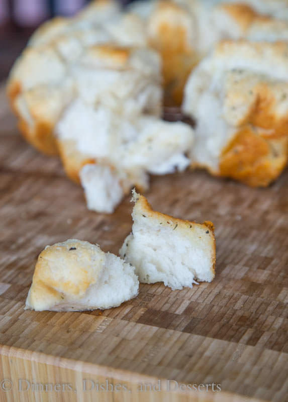 Cheesy Garlic Pull Apart Bread - little bites of cheesy, garlicky goodness! {Dinners, Dishes, & Desserts}