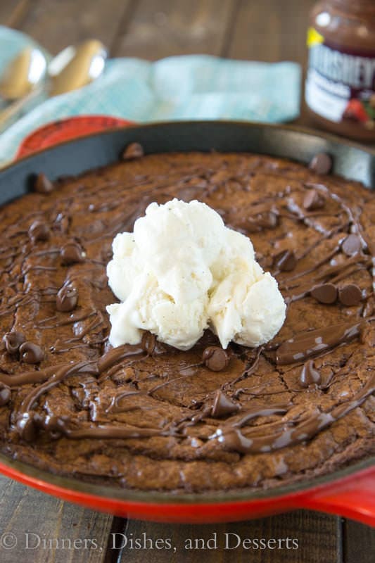 Triple Chocolate Brownie Skillet using Hershey's Chocolate Spread {Dinners, Dishes, and Desserts}