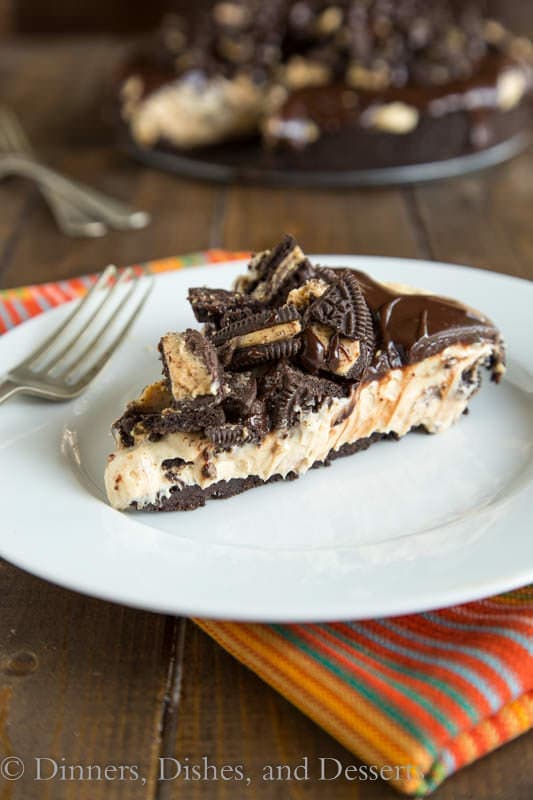 No Bake Peanut Butter Cheesecake - peanut butter and chocolate lover's dream come true!