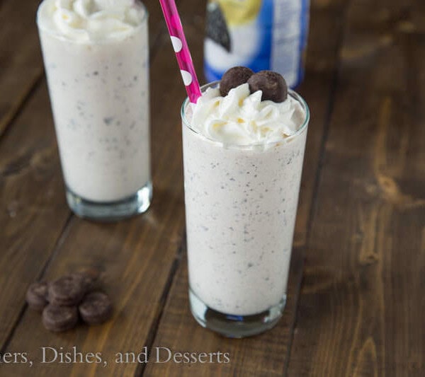 Peppermint Pattie Milkshakes {Dinners, Dishes, and Desserts}