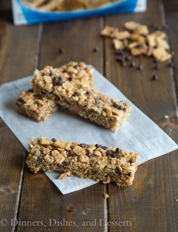 Cinnamon Toast Crunch Granola Bars - no bake, chewy, and the perfect snack!