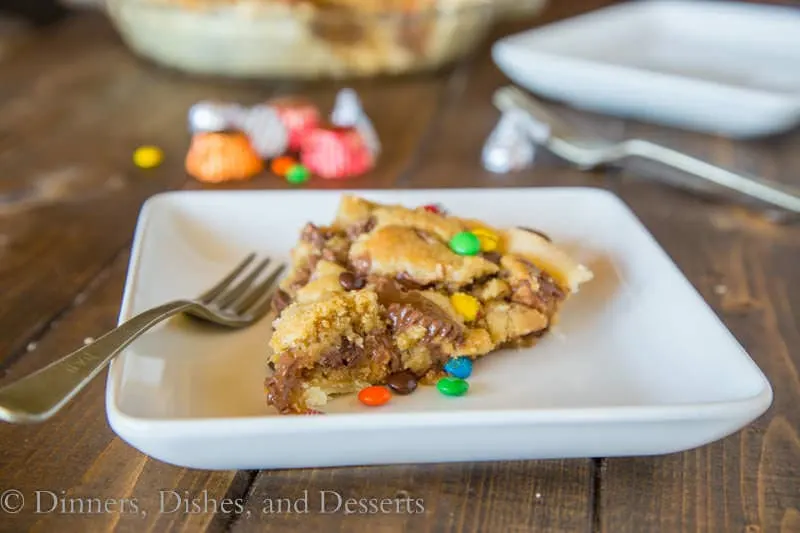 Candy Bar Pie {Dinners, Dishes, and Desserts}