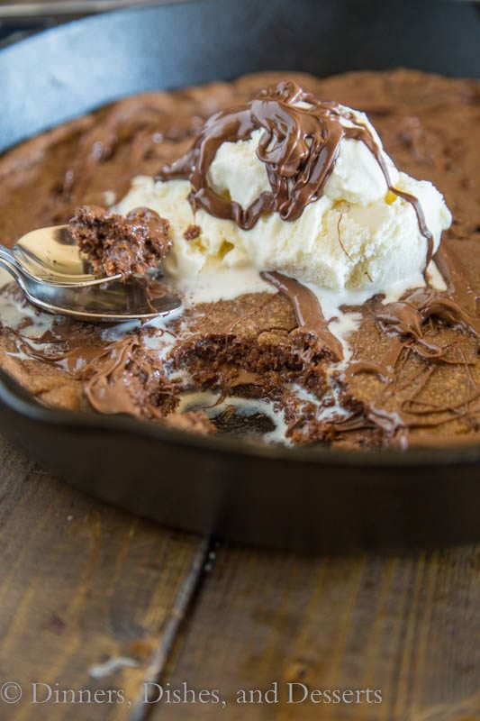 Nutella Skillet Cookie - a nutella based chocolate chip cookie baked into a cast iron skillet, with a layer of nutella in the middle!