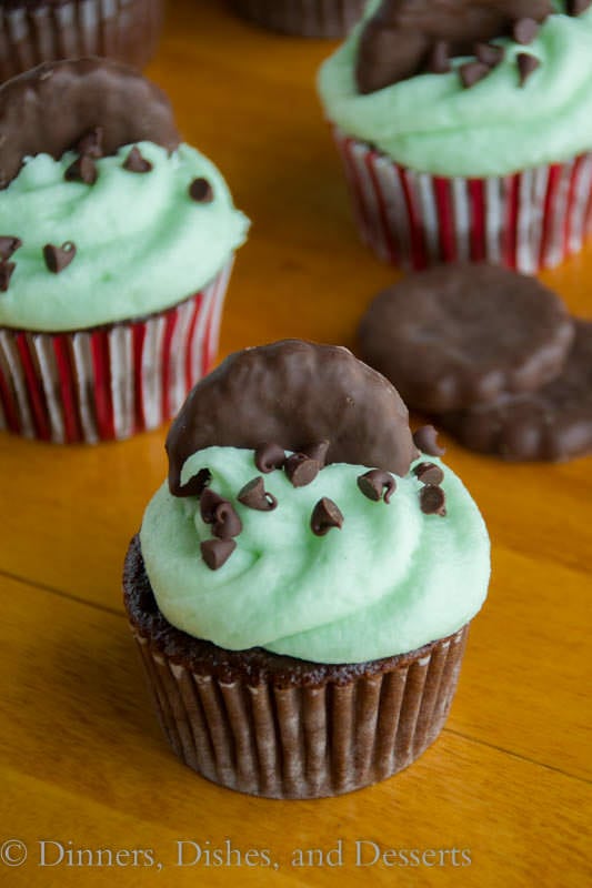 Grasshopper Cupcakes - perfect chocolate cupcakes topped with mint butter cream frosting