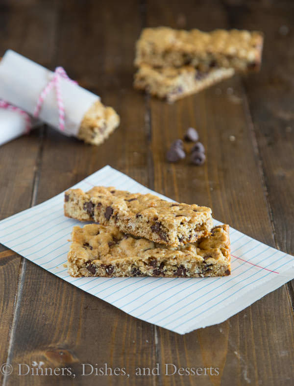 Chewy Coconut Chocolate Chip Granola Bars - chewy granola bars with coconut and chocolate chips. Super easy to make, and great to have one hand for snacks, lunches or even breakfasts!