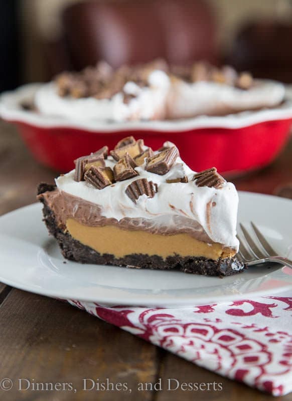 No Bake Peanut Butter Cup Pie - an easy no bake peanut butter pie that is like a giant homemade peanut butter cup!