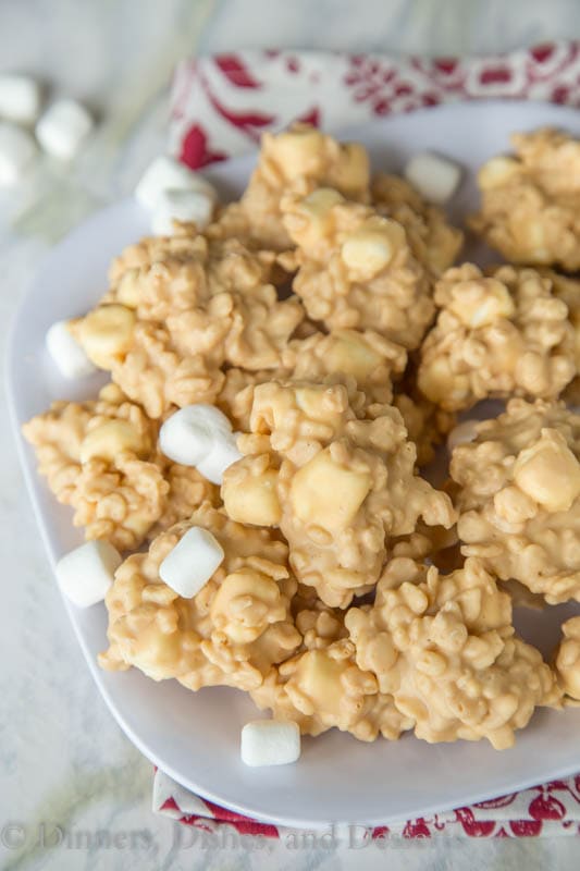 A plate full of cookies