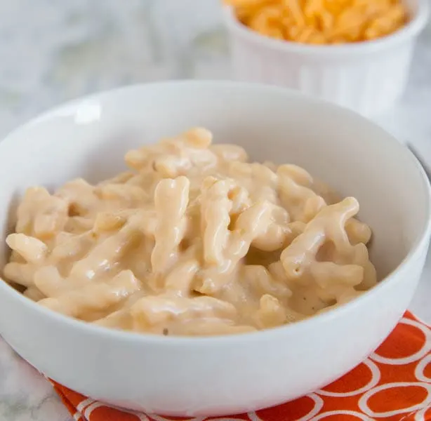 Slow Cooker Macaroni and Cheese - a creamy, cheesy, macaroni and cheese that is made completely in the crock pot!