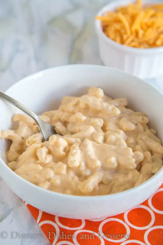 Slow Cooker Macaroni and Cheese - a creamy, cheesy, macaroni and cheese that is made completely in the crock pot!