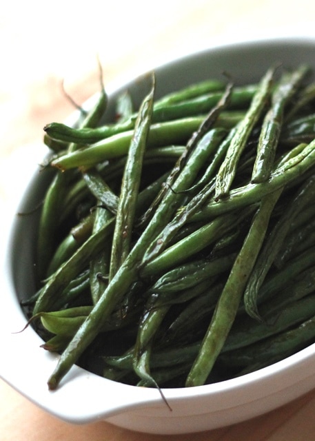 Sriracha Honey Roasted Green Beans {Barefeet in the Kitchen}