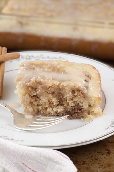 Cinnamon Roll Cake {Wishes & Dishes}