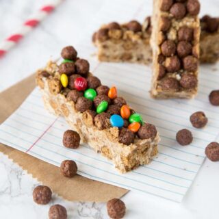 Cocoa Puffs Cereal Bars - a great no bake bar that you can make in minutes. Grab for an on the go breakfast, pack in your lunch, or for a quick snack.