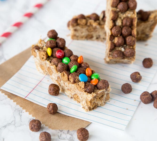 Cocoa Puffs Cereal Bars - a great no bake bar that you can make in minutes. Grab for an on the go breakfast, pack in your lunch, or for a quick snack.