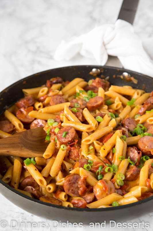 A pan filled with meat and vegetables, with Sausage and Pasta