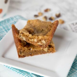 Walnut Blondies - rich and butter blondies filled with walnuts. The perfect treat to enjoy with a cup of tea!