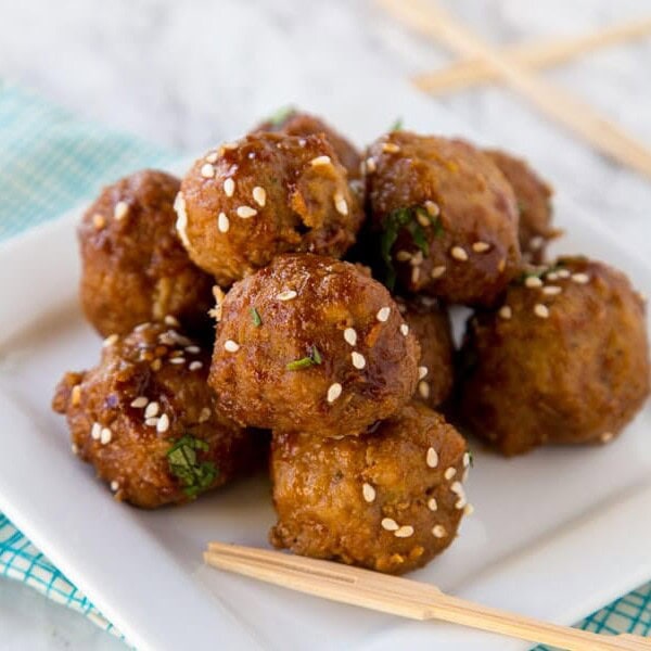 Crock Pot Honey Garlic Meatballs - super tender meatballs that simmer in a delicious honey garlic sauce. Great for an appetizer or over rice for dinner.