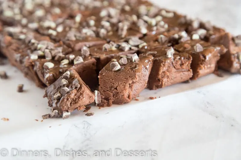 easy microwave fudge on a plate