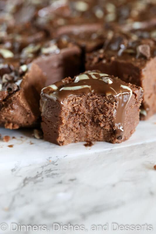 easy microwave fudge on a plate