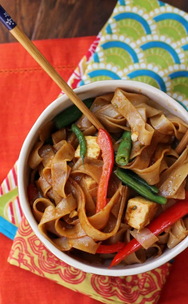 Drunken Noodles with Tofu and Peppers {Joanne Eats Well with Others}