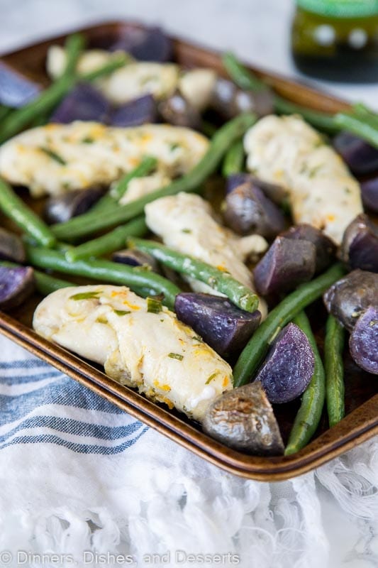 chicken, green beans and purple potatoes on a baking tray