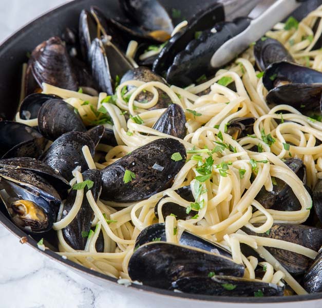 Steamed mussels - an easy mussels recipe for any night of the week.
