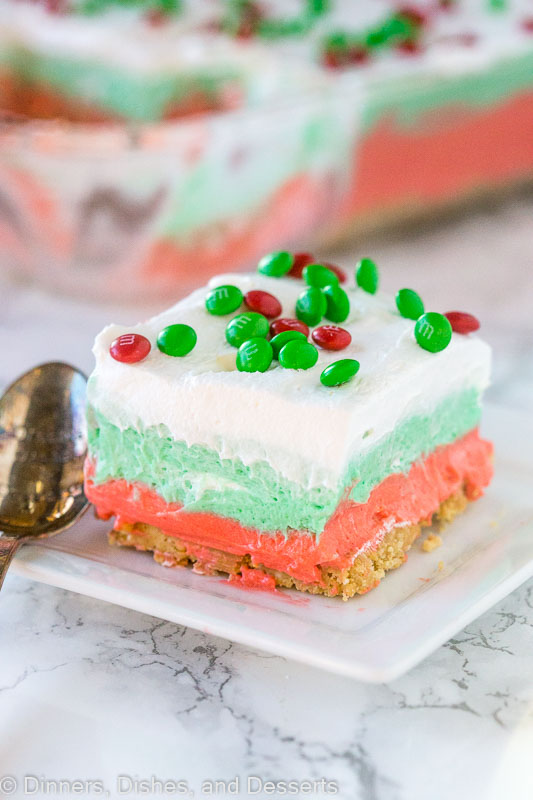 Christmas Lasagna Dessert Recipe - a creamy layered festive dessert that will impress at all your holiday get togethers. 
