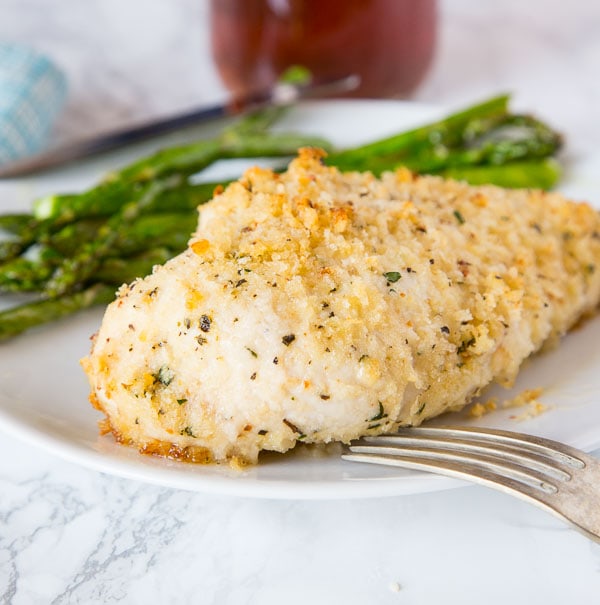 Garlic Baked Chicken Recipe - Crispy oven baked chicken coated with plenty of garlic. Ready in minutes and the whole family will love it!