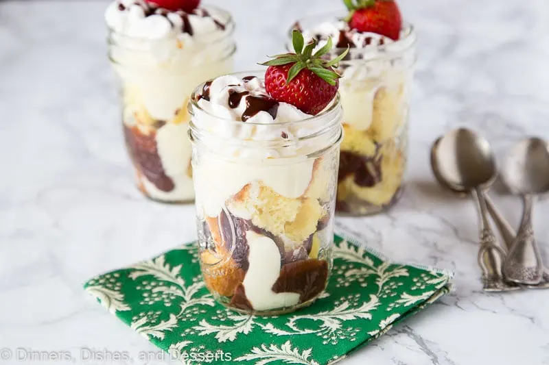 Boston Cream Pie Parfaits - all the taste of a Boston cream pie in these fun layered dessert parfaits!  You can make them ahead and have them in the fridge for parties or get togethers!