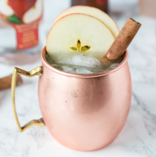 Apple Cider Moscow Mule - a fun fall cocktail with apple cider, apple vodka and ginger beer! Turn a Moscow Mule into a delicious fall treat!